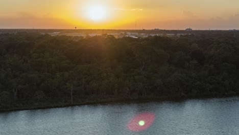 Sonnenuntergang-In-Clear-Lake-City,-Texas-1