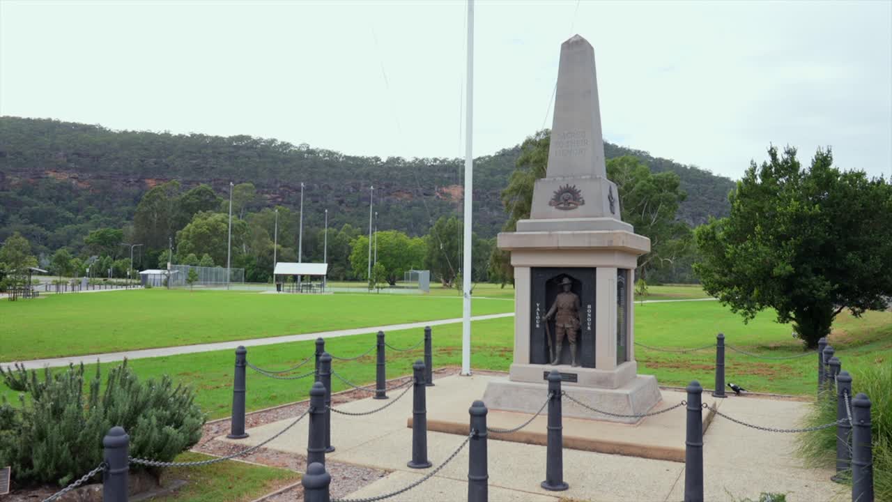 オーストラリア、ニューサウスウェールズ州ワイズマンズフェリーにあるANZAC戦争記念碑。