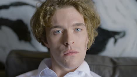 retrato de un hombre joven