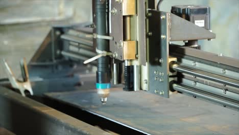cortador de plasma en acción