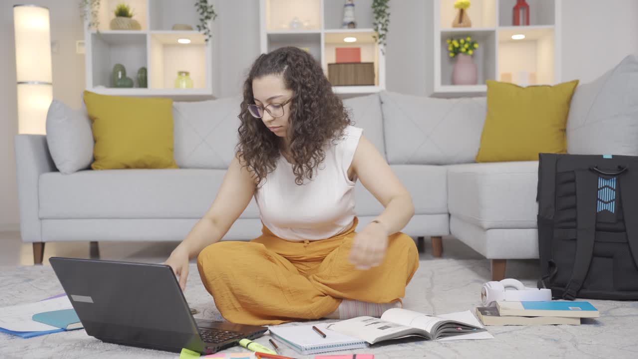 una estudiante desesperada.