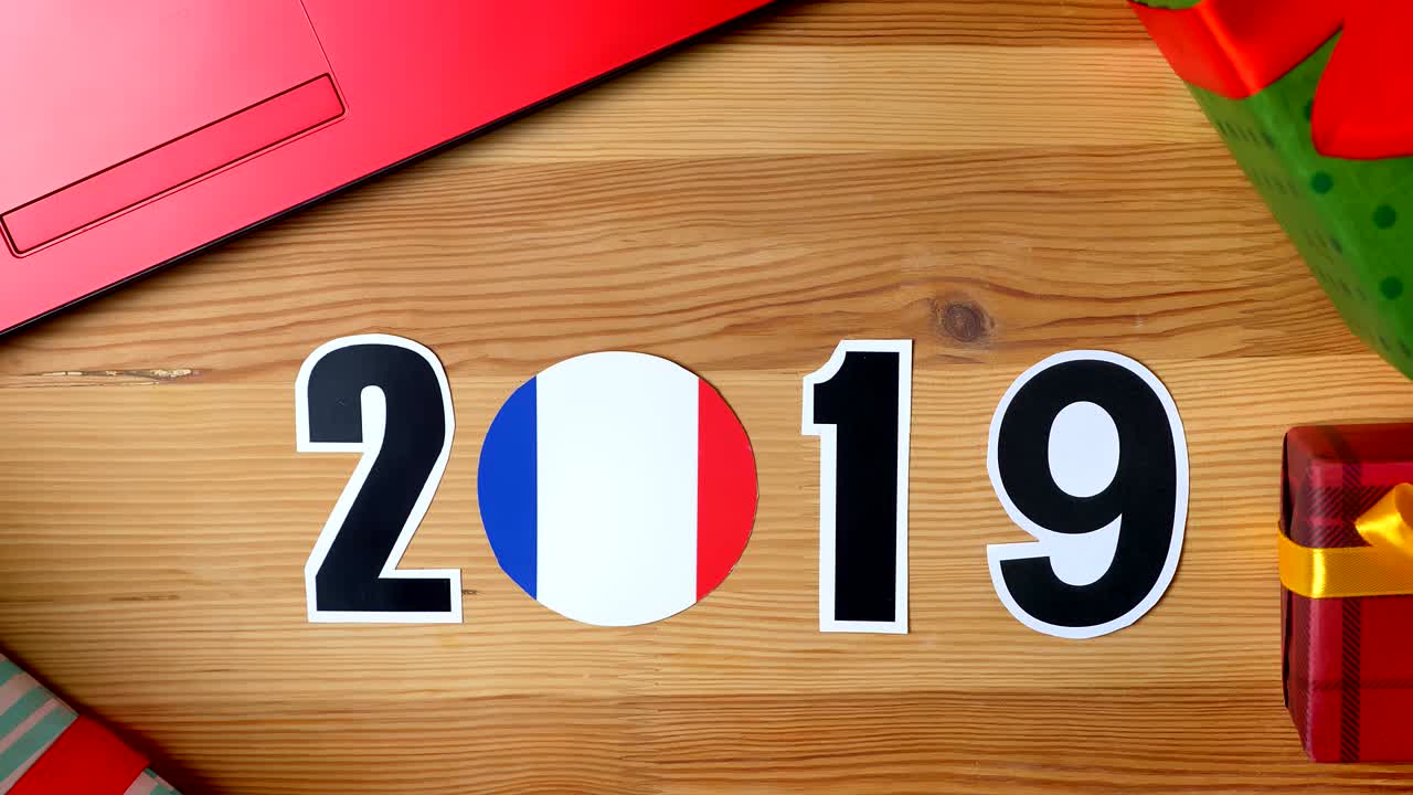 일러스트, 새해, 남자의 손이 테이블 위에 놓여있는 프랑스 발, 컨트리 볼, 2019