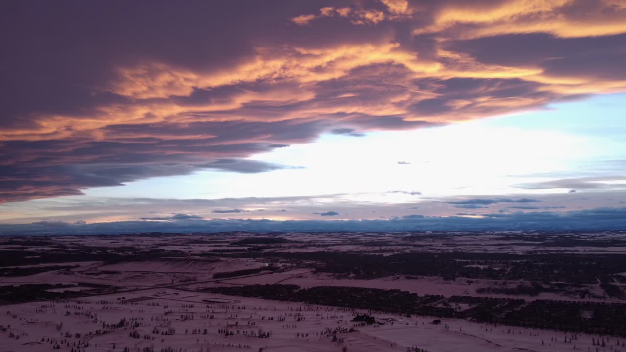 serenos atardeceres de invierno: impresionantes imágenes de drones de comunidades canadienses