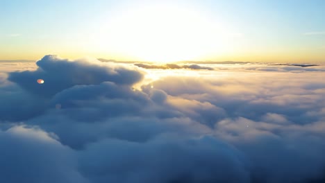 sonnenaufgang über den wolken