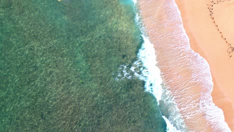 Overhead-View-Of-Crystal-Clear-Beach-Of-Oahu-In-The-Hawaiian-Islands,-USA