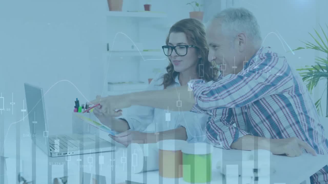 animación del procesamiento de datos financieros sobre personas de negocios en la oficina