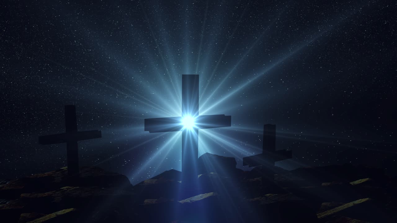바위 위의 십자가와 밤에는 별 배경이 있는 광학 플레어