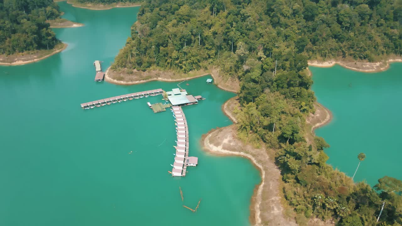 태국 카오소크 국립공원의 방갈로의 놀라운 느린 동작 영상