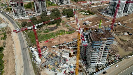 desarrollo urbano- ciudad de bat yam- israel- desde una vista de pájaro- drone 4k video