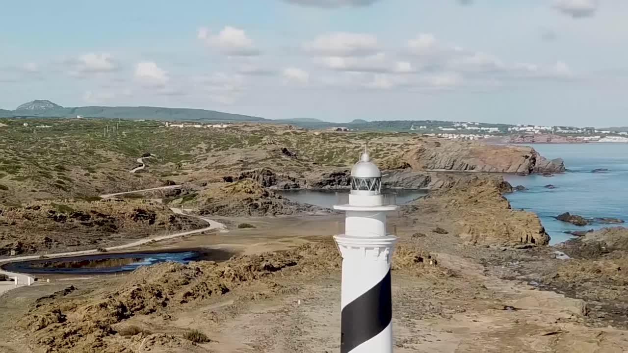 vista del faro de favaritx en la isla de menorca españa