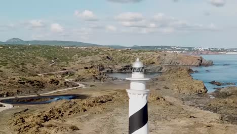 Vista-Del-Faro-De-Favaritx-En-La-Isla-De-Menorca-España