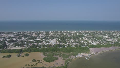 Vista-De-Drones-Del-Pueblo-Pesquero-De-Progreso-En-Yucatán-Con-Su-Manglar