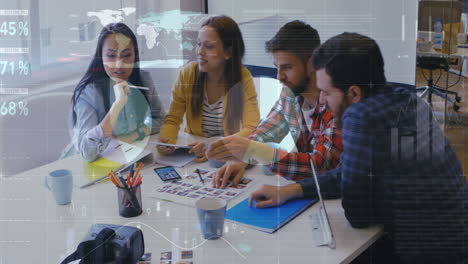 animación del procesamiento de datos financieros en diversos grupos de empresarios