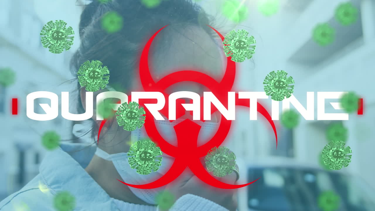 코로나 19 데이터 처리 및 세포의 애니메이션과 생물 위험 상징과 얼굴 마스크를 입은 여성