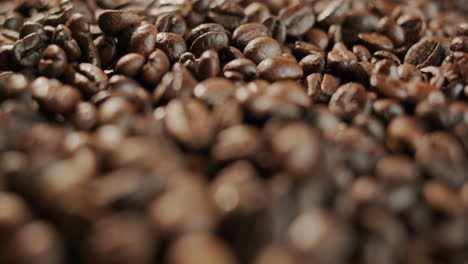 granos de cafe natural tostado