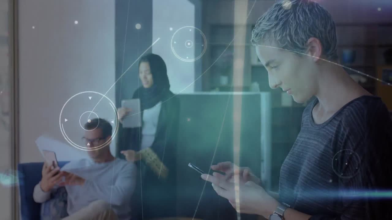 animación de la red de conexiones entre diversas personas de negocios en la oficina