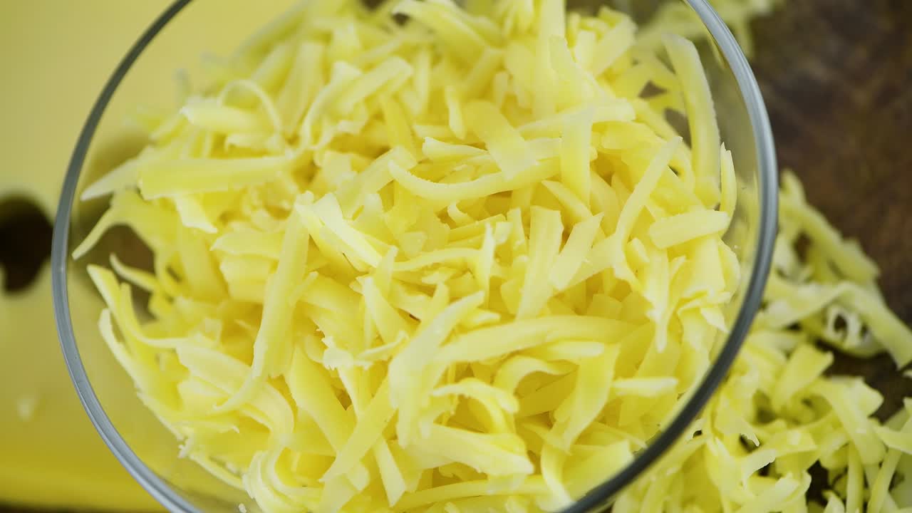 Formaggio grattugiato in loop continuo senza soluzione di continuità