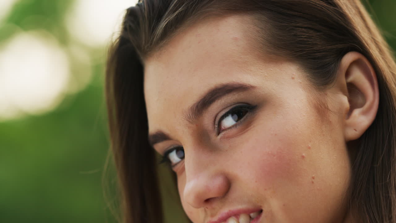 nada puede estropear su estado de ánimo radiante.