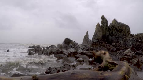 Arambol-beach-in-monsoon,-Goa