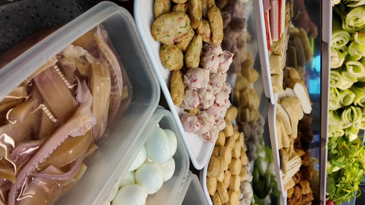 exhibición de ingredientes de la olla caliente