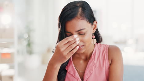 Cara,-Dolor-De-Cabeza-Por-Estrés-Y-Agotamiento-Mujer-Cansada