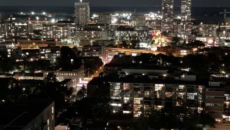 Lapso-De-Tiempo-Nocturno-De-Alto-ángulo-En-La-Ciudad-De-Toronto-De-La-Autopista-Gardiner