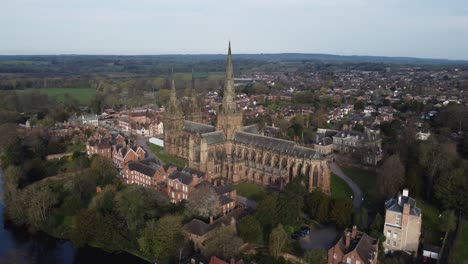 Lichfield-Kathedrale-Luftverfolgung-Linke-Ostseite