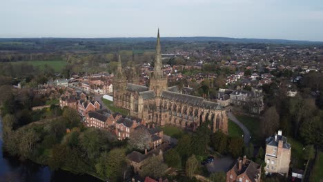 seguimiento aéreo de la catedral de lichfield lado este izquierdo