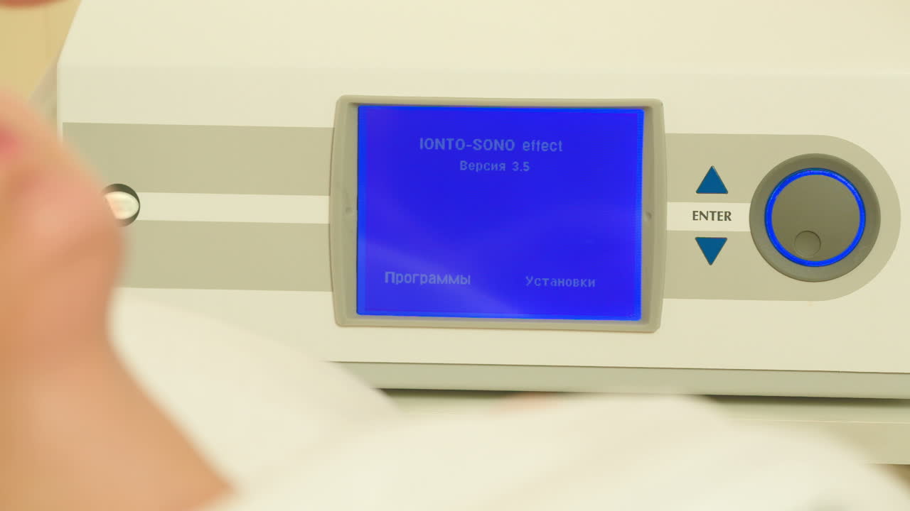 화장품 장비를 켜고 설정합니다.