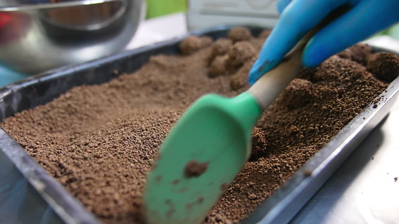 Preparazione di tartufi al cioccolato