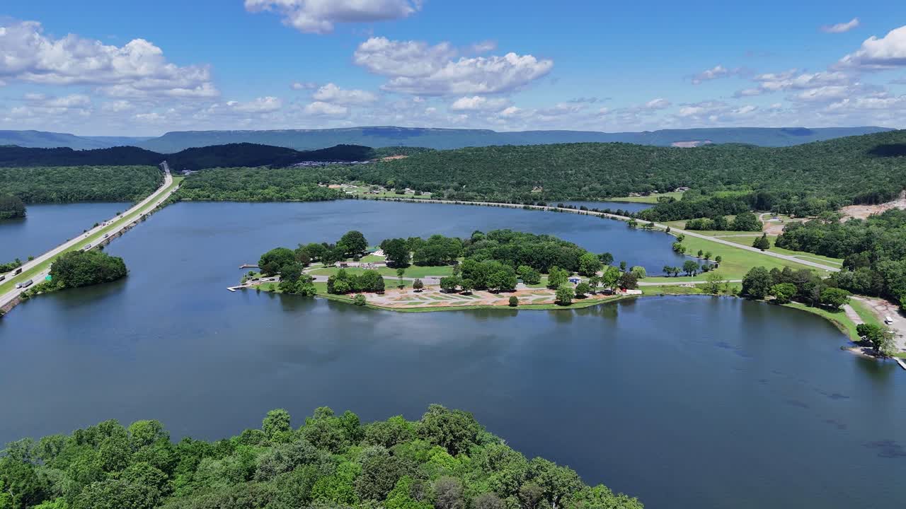 tomada de un avión no tripulado del parque del condado de marion y el lago nickajack en tennessee