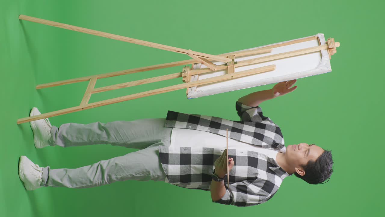 기둥 앞의 예술가