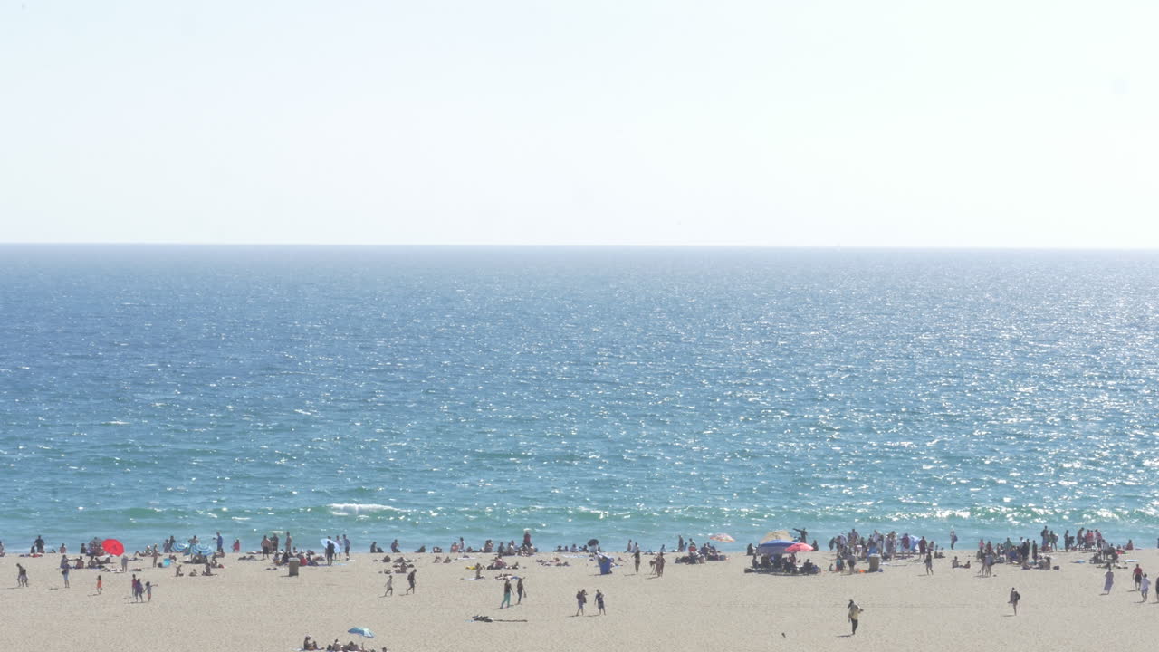 여름에는 사람이 많은 해변