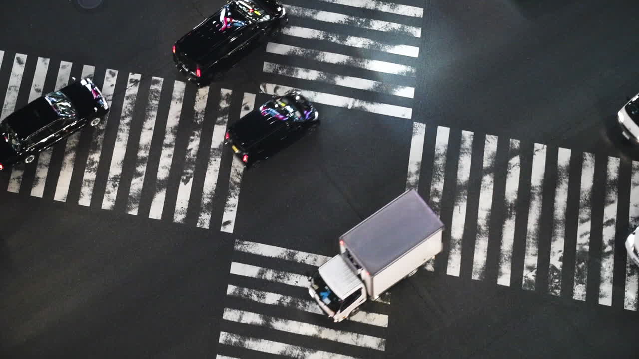 일본 도쿄 의 유명 한 시부야 교차로 를 지나가는 교통 - 정적 시각