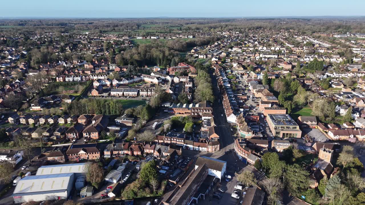 Chalfont St Peters landsbysenter Buckinghamshire, Storbritannia, luftfoto med drone.