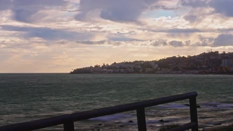 Lapso-De-Tiempo-De-Mijas-Costa-En-Un-Día-Nublado