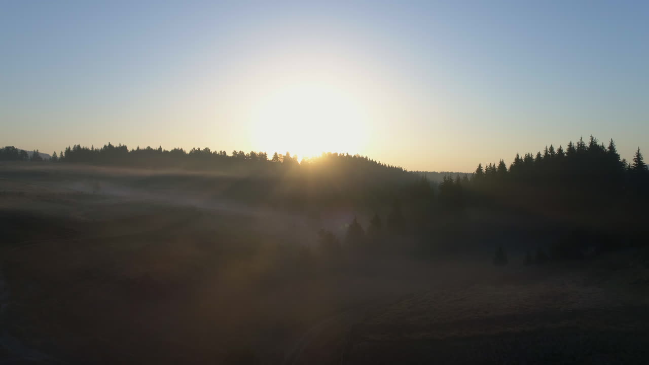 mañana en las montañas, lagos, sol