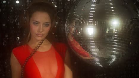 Woman-Discoball-Dancing-118