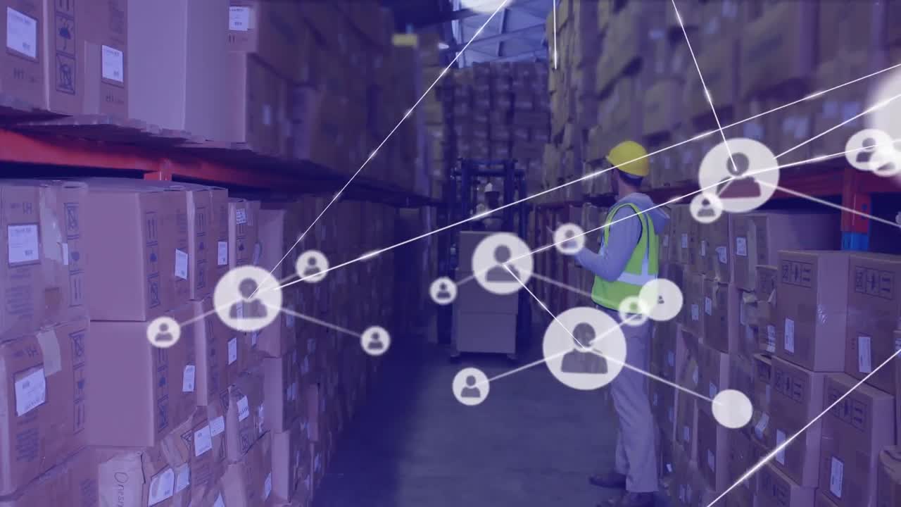 red de iconos de perfil contra trabajador masculino caucásico que trabaja en un almacén