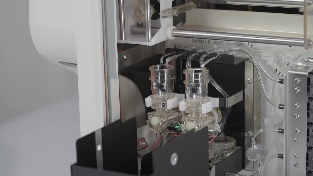 혈액 cbc 기계 작동의 내부 부분의 근접 gimbal  ⁇