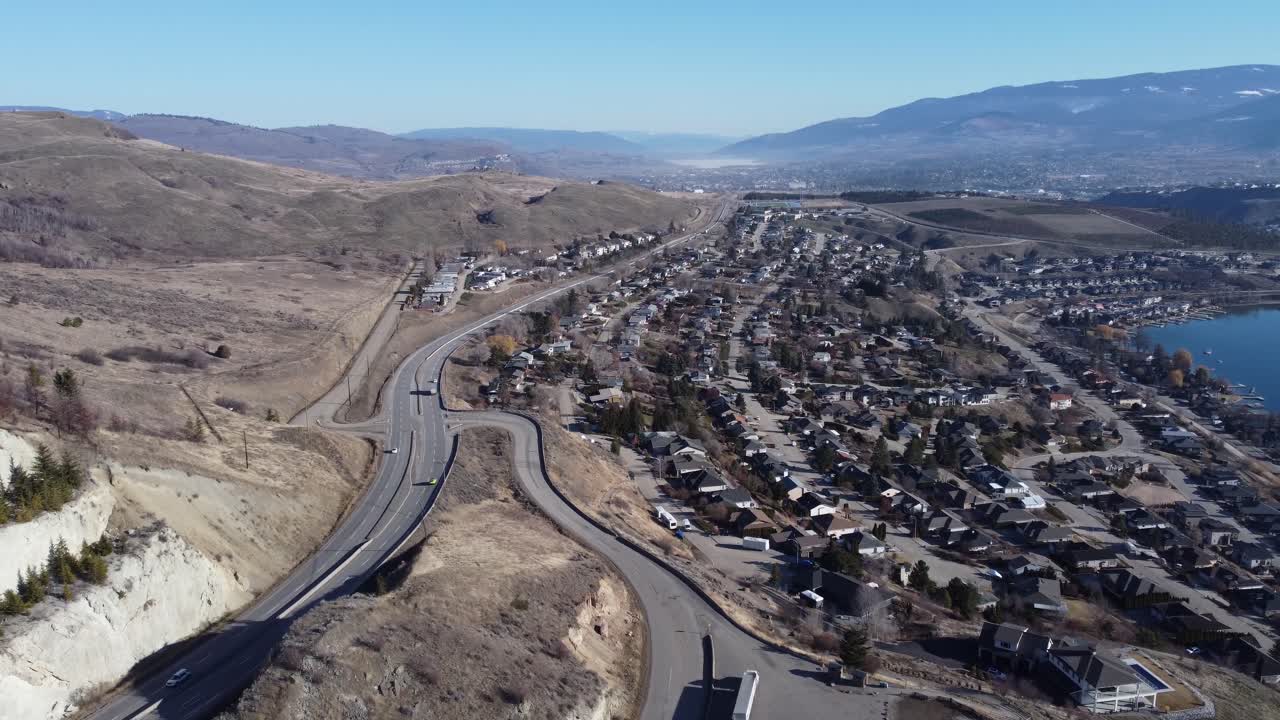 아침 출퇴근 도중 바쁜 고속도로