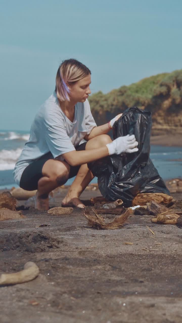 Volunteer cleans plastic waste from bali beach to protect ocean life
