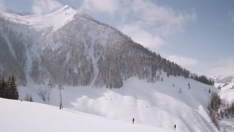 Snowy-mountains-in-the-austrian-alps