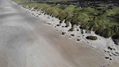 dunas en el norte de dinamarca. imágenes de drones de 4k