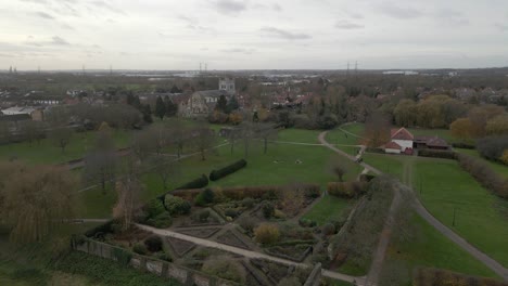 imágenes aéreas de 4k de waltham abbey town y park essex