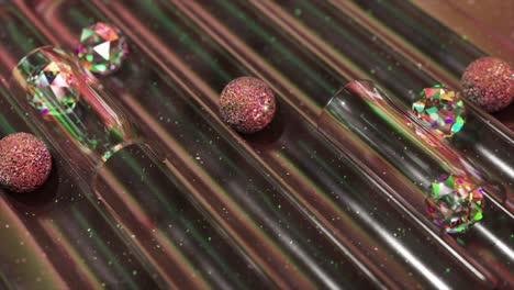 diseño geométrico abstracto con cristales y tubos