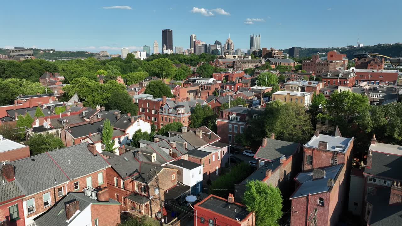 casas históricas de ladrillo en el vecindario de pittsburgh