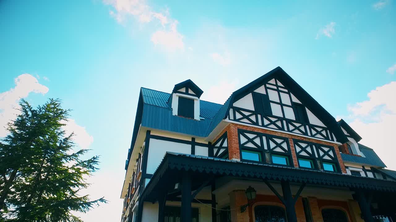 casa de madera muy grande en la cima de la montaña chrea en blida argelia