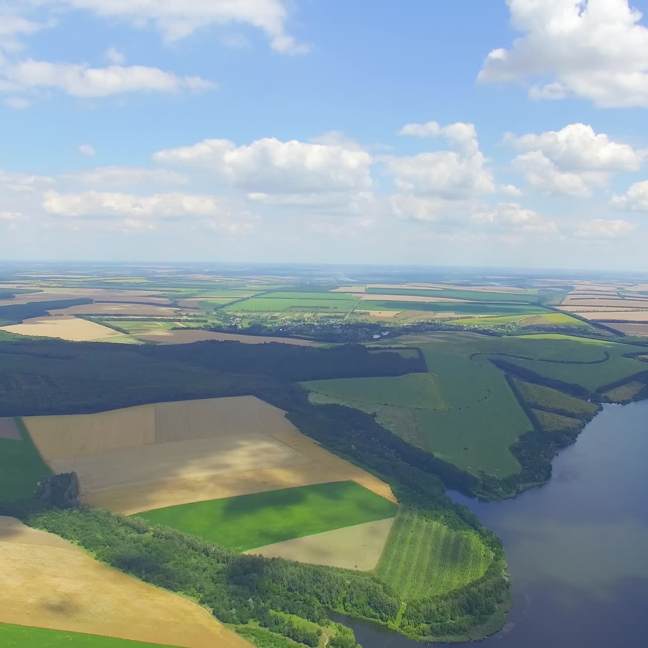 Power station with pipes