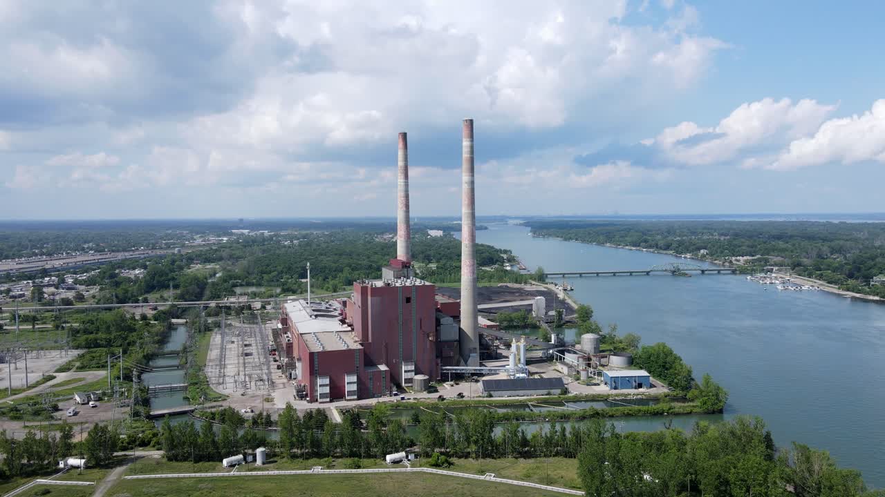 planta de energía de carbón de trenton channel, cerca de grosse ile, en el río detroit, michigan, estados unidos
